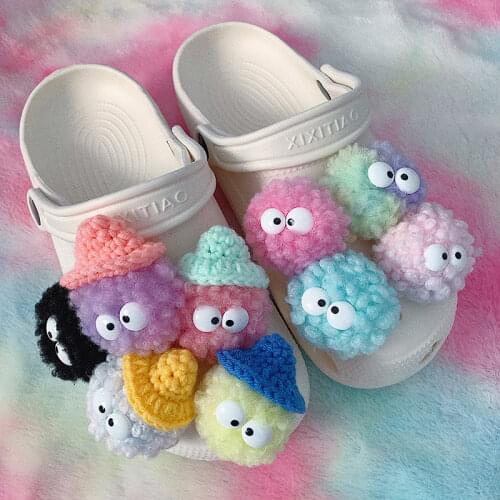 Single Sale 1pcs Shoe Charms Lovely wool ball Garden Shoe Accessories Buckle Decorations Fit Croc Wristband JIBZ Kids X-mas M3
