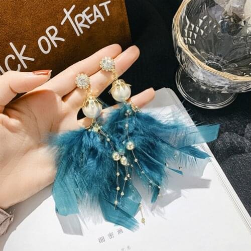 South Koreas new feather tassel earrings, fashion exaggerated rhinestone pearl long eardrop, the trend of women accessories