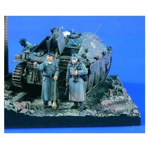 1:35 resin assembled model scene layout World War II model 2 figures are unpainted (scene not included)