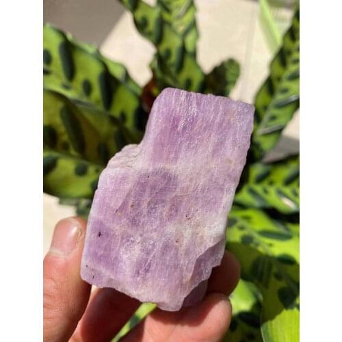 Natural raw kuzite stone natural crystal mineral specimen 1030g