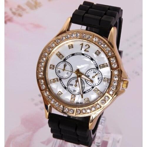 New Top Woman Watch Shell Face Golden Rim White Rim casual dress Crystal wristwatch woman Geneva style Rhinestone Fashion