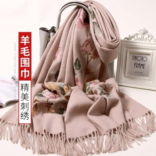 Mom with Chinese wind embroidery scarf female 100% wool cashmere season with thick warm scarf high-end gift box