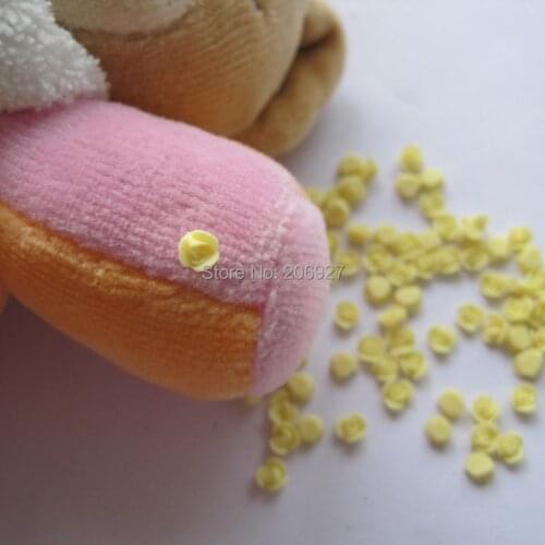 CF5-8 30pcs Cute Ceramic Small Yellow Flower Shape Nail Art Decoration Outlooking