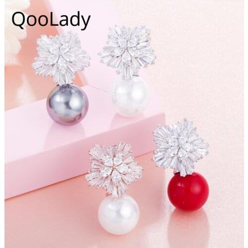 QooLady 2020 Hot Trendy Beautiful Sparkling Snowflakes White Cubic Zirconia Stones Big Pearl Stud Earring Jewelry for Women E001