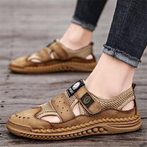 Mens Sandals Summer 2021 New Soft Sole Leather Male Flat Business Leisure Shoes Daddy Lightweight Mountain Climbing Footwear