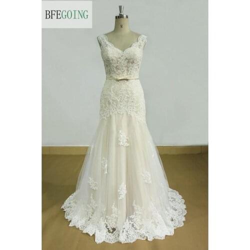 V-Neck Tulle Ivory Lace Appliques Sleeveless Floor-Length Mermaid/Trumpet Wedding Dress Court Train Cap Sleeves