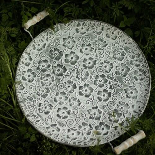 Retro Galvanized Iron Metal Plate Handcrafted Round Flat Dessert Bread Plate Antique Decor Handles Serving Tray Photography Prop