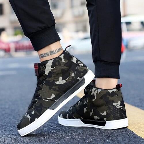 2021 Fashion camouflage Sneakers Men Canvas Shoes Breathable Cool Street Shoes Male Brand Sneakers Graffiti Mens Causal Shoes