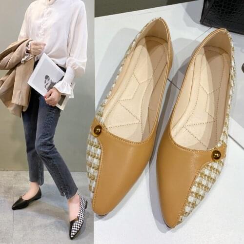 Casual Shoes 2021 Fashion Net Red Color Matching Pearl Shallow Mouth Flat Shoes Mother-in-law Shoes Thick Heel Womens Shoes