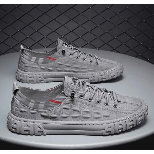 Fashion Mens Breathable Skateboard Shoes Men Fashion Sneakers High Quality Men Vulcanize Canvas Shoes Casual Male Footwear