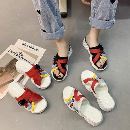 2021 new summer slippers female flat bottom fashion ins tide wild wear sandals student beach