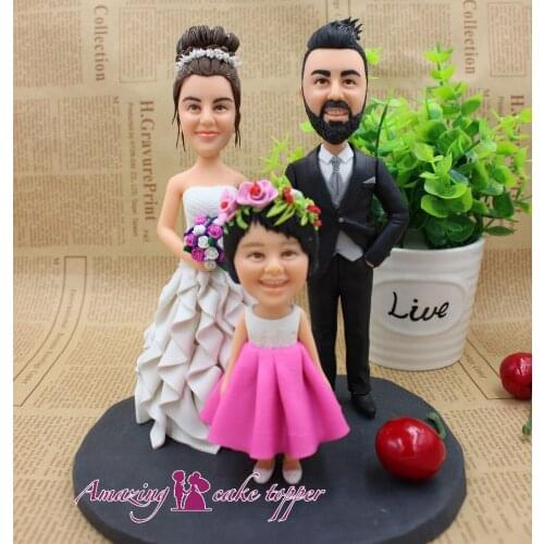 2019 AMAZING CAKE TOPPER Warm and awkward family sculpture gift