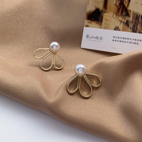 South Korea Temperament Petals Baroque Pearl Contracted Fashion Stud Earrings Sweet Girl Minimalist Style Women Earrings