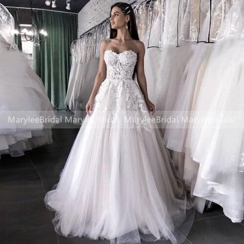 Charming Ivory Soft Tulle Wedding Dresses With Lace Appliques Sweetheart Bridal Gown Corset Back Sweep Train Bride Wedding Dress