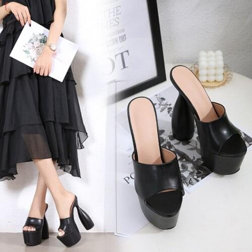 Dilys Liao Women's Slippers