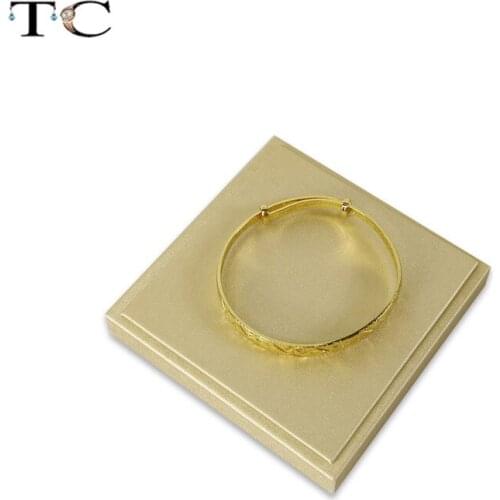 2019 Newest Gold PU Leather Watch Display Bracelet Rings Holder Stand Square 10*10*2cm Display for jewellery Showed
