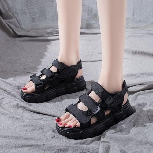 Fashionable open-toed sports sandals black flat bottom wear Roman beach shoes 2020 womens thick bottom heightening shoes 35-40