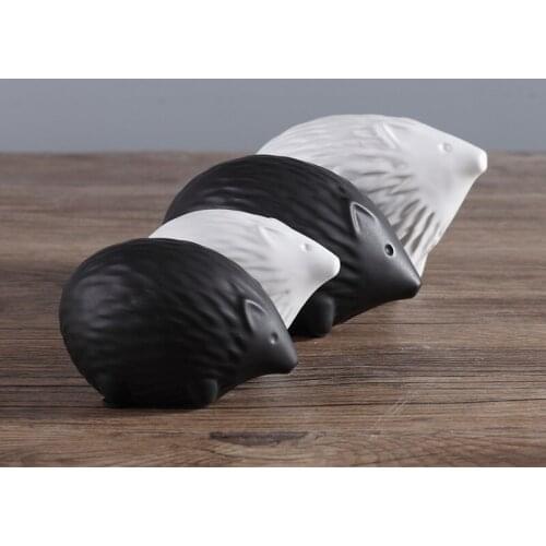 Cute Ceramic creative black white hedgehog home decor crafts handicraft Cattle porcelain animal figurines decorations