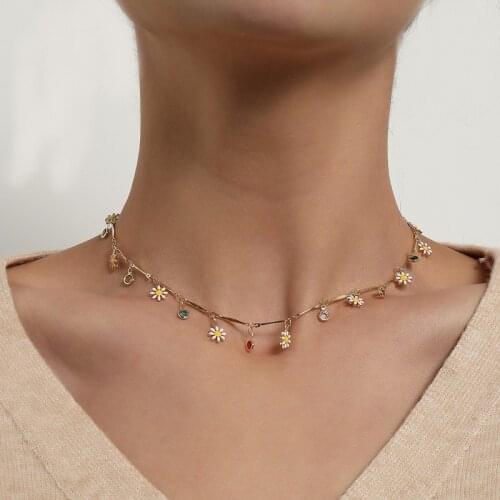 Flowers Necklace Women Beads Necklaces Woman Pendant Chain Charms Girls Jewelry Gold Color Trendy European Zinc Alloy Halskette