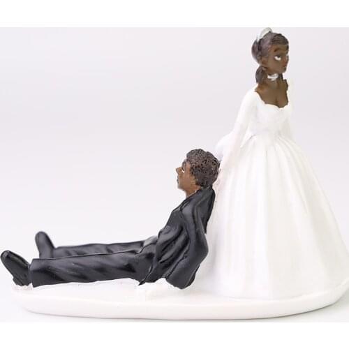 13cm Height Caught Groom and Bride Doll Resin Funny Posture White Wedding Dress Resin Car Ornaments Figures Cake Wedding Dolls