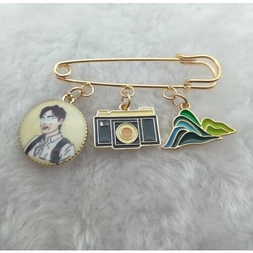 Outdoor adventure brooches enamel pins camera badge pins metal ladies brooches on clothes for outerwear gifts