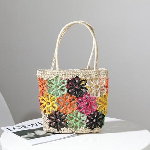 2021 New Straw Woven Bag Summer Fresh Hollow Out Flower Hand Woven Bag Womens Portable Seaside Holiday Beach Bag