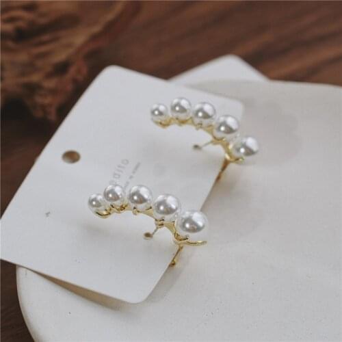 French retro design simple fashion design exaggerated earrings personality gradual changes in size pearl new earrings