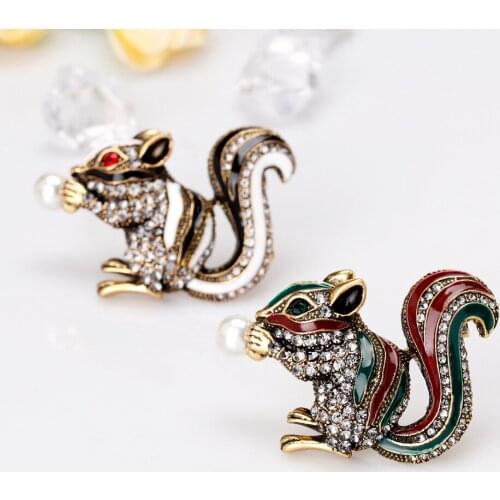 Cartoon Lovely Animal Brooches Pin Exquisite squirrel Brooch Fashion Accessories Sweater Scarf Jewelry Accessories AL301