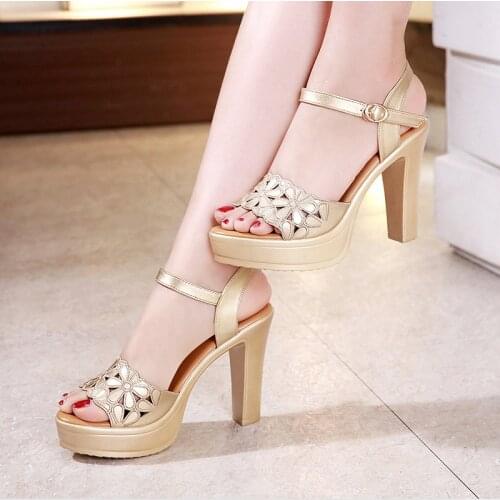 Plus Size 32-43 Block Heels Buckle Platform Sandals Women WEdding Shoes Summer 2020 Floral Carved High Heels Sandals Office