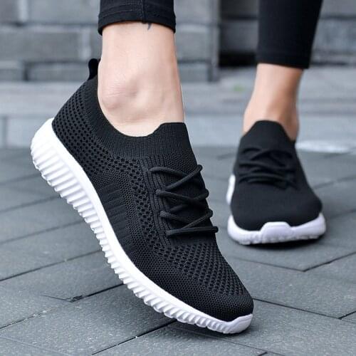 Lightweight Casual Shoes Fashion Breathable Walking Mesh Flat Shoes Sneakers 2021 Summer New Style