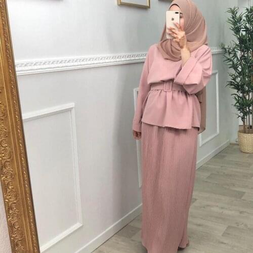 Fresh Lace-up Middle Eastern Elegant Ladies Dress Suit Long-sleeved Top Pleated Skirt Two-piece With Belt Without Headscarf