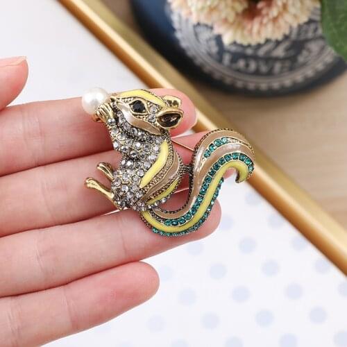 Cute squirrel pin forest animal pin 2 color choice fashion men and women accessories new year gift