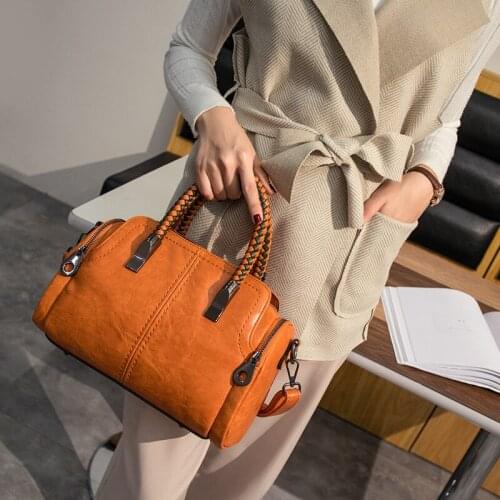 Big Bag Womens 2021 New Messenger Bag Joker Boston Bag Soft Leather Handbag Fashion Woven Handbag