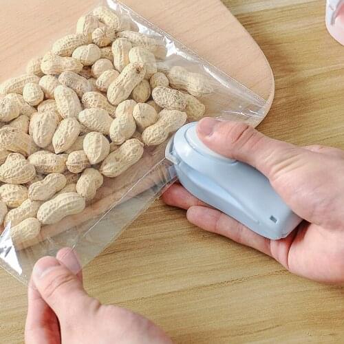 Portable Mini Bag Clips Portable Food Sealer Snack Bag Clip Hot Sealer Kitchen Storage Tools Small Items Random Color Wholesale