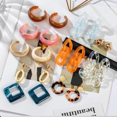 LOVR Hawaiian Acrylic Drop Earrings for Women Vintage Charming Big Geometric Round Locking Chain Dangle Female Party Jewelry