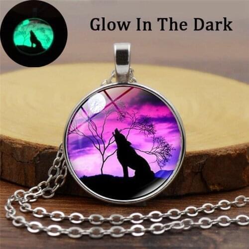 Luminous Screaming Wolf Moonlight Necklace Classic Fashion Glow In The Dark Glass Alloy Pendant Vintage Jewelry Wholesale