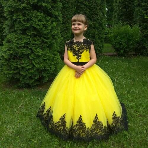 Kids Yellow Flower Girl Dress with Black 3D Lace Applique Toddler Floor-Length Bridesmaid Weddings Gowns for Girl with Train
