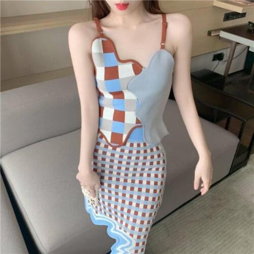 Niche trend 2021 summer new high-waisted plaid irregular hip skirt Slim knitted skirt girls Asymmetric Wave Hem Elastic