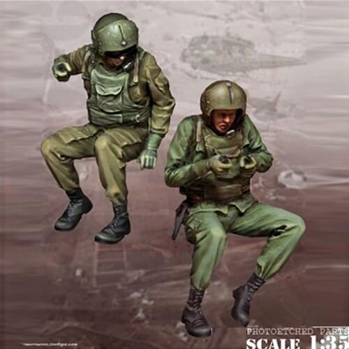 1/35 Resin Soldiers World War II Vietnam War Gunner Soldiers Two Packed GK White Model Hand-held Military 36