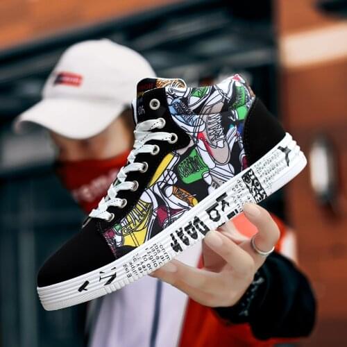 2021 Classic Mens Fashion Sports Shoes Graffiti High Top Spring and Autumn Vulcanized Flat Heel Camouflage Mens Casual Shoes