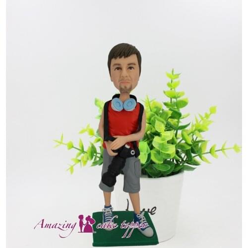 2019 AMAZING CAKE TOPPER Photographers are free to listen to headphones music Toys Custom Polymer Clay Figure From Pictures