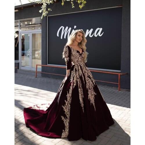 2020 Dubai Arabic Ball Gown Long Evening Dresses Lace Appliqued Celebrity V Neck Long Sleeve Evening Gowns Formal Robe De Soiree