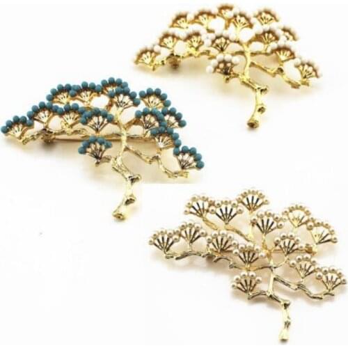2020 New European and American retro style fashion jewelry imitation pearl blue beads Pine tree brooch female