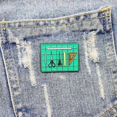 Trendy Creative Green Tool Box Alloy Badge Fashion Scissors Ruler Tool Complete Brooch All-match Backpack Clothing Accessories