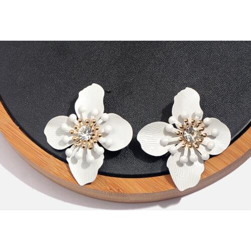 Flatfoosie 2019 New Bohemian Fashion White Stud Earrings For Women Statement Geometric Vintage Flower Wedding Earrings Jewelry