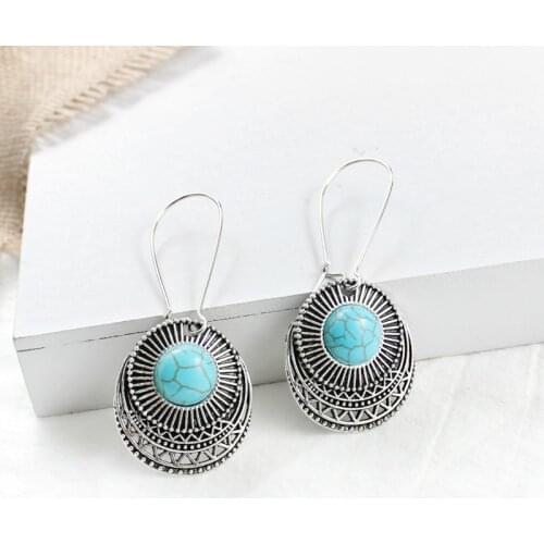 Round small layered earrings contain mystery with huge energy inlaid with large simulated cracked round bead earrings
