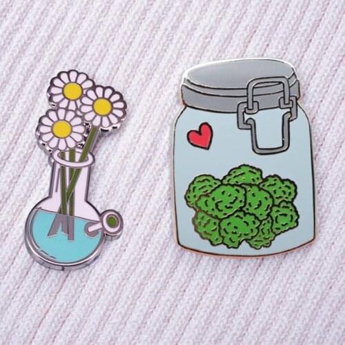 Weed Jar Flower Bong Enamel Brooch Pin Backpack Hat Bag Collar Lapel Pins Badges Women Mens Fashion Jewelry Accessories