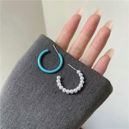Asymmetric C-shaped Imitation Pearl Stud Earrings Blue Color Geometric Women Stud Earrings Korean Fashion Unusual Earrings