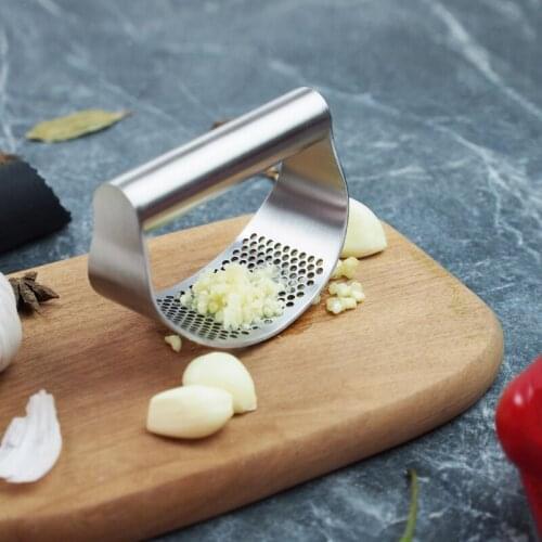 Multi-function Manual Garlic Press Curved Garlic Grinding Slicer Chopper Stainless Steel Garlic Presses Cooking Gadgets Tool