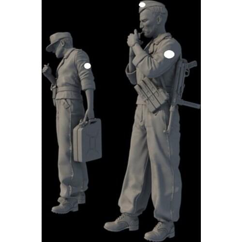 Two German soldiers in WWII resin need to assemble and paint by themselves 1:35